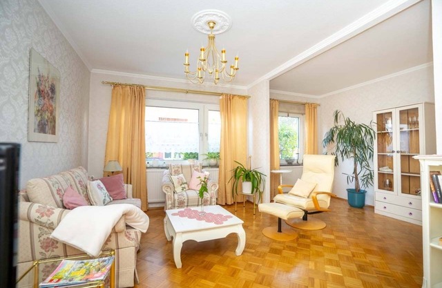 Schöne, Helle Wohnung im Landhausstil mit Wintergarten und Gartennutzung