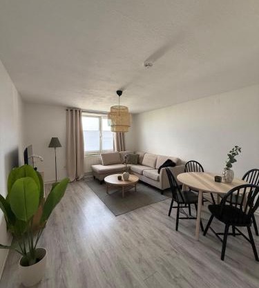 Schicke Wohnung gegenüber Bahnhof
