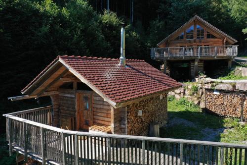 Schwarzwald Romantikhütte - Zweisamkeit - mit Bettwäsche, Handtücher und Holz