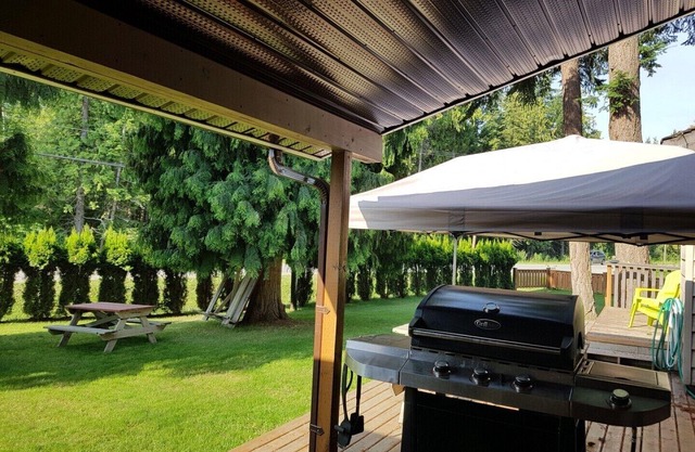 Scotch Creek Lodge - Adjacent to Shuswap Lake Provincial Park