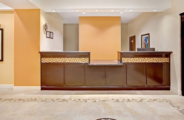 Scottish Inn and Suites La Porte