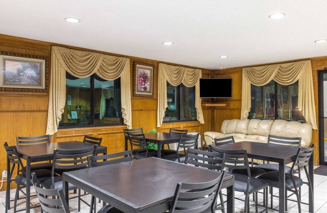 Scottish Inns & Suites