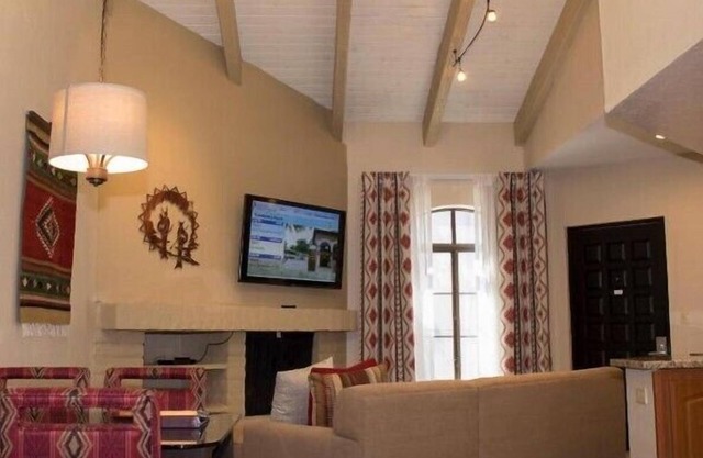 Scottsdale Camelback Resort Stylish Studio with Garden