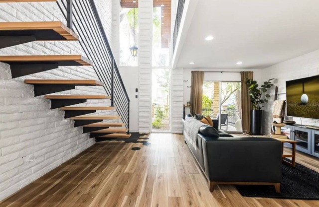 Scottsdale Loft Walk to Old Town Perfect Location!