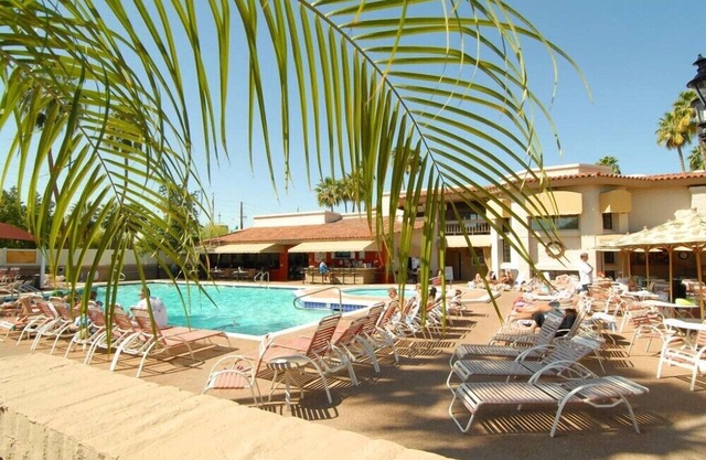 Scottsdale Stylish 2BR Condo with Outdoor Swimming Pool