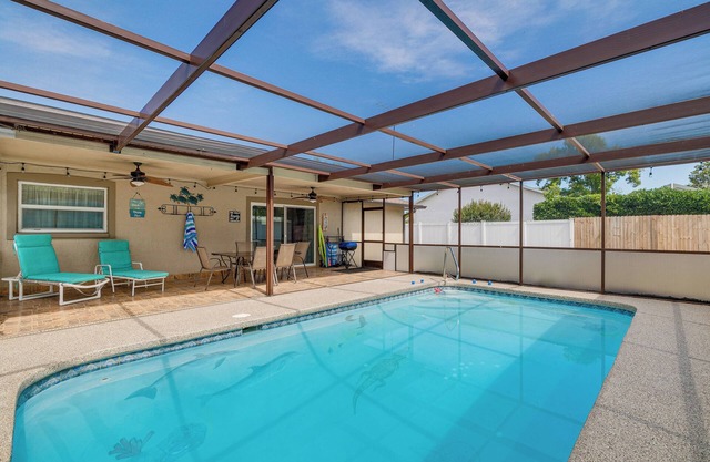 Screened Lanai & Heated Pool: Spring Hill Home