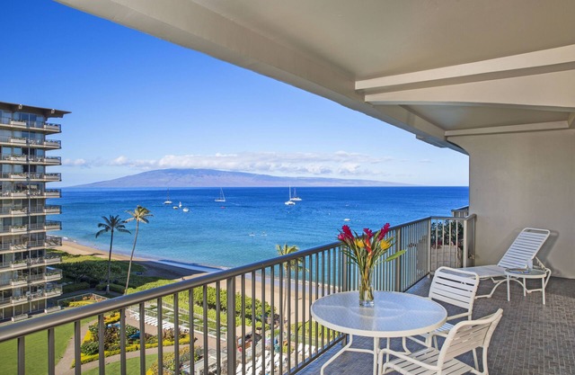 Sea, beach and courtyard views - prime location
