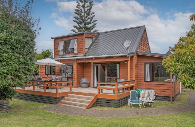 Sea Breeze Bach - Pauanui Holiday Home