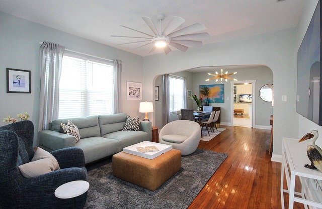 Sea Breezes and Sunsets: Your Fully Renovated Pass-A-Grille Beach Getaway