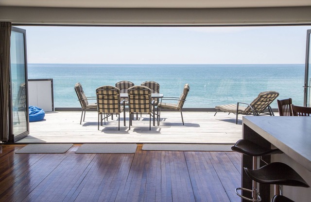 Sea Deck Escape - Pukehina Beach