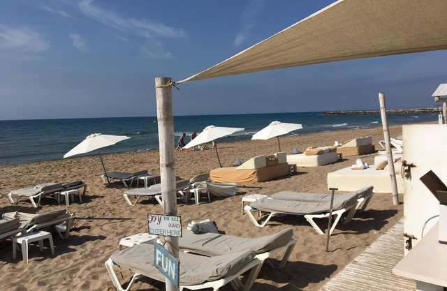 Sea front luxurious rental, 150 sqm with private garden and parking in Sitges.