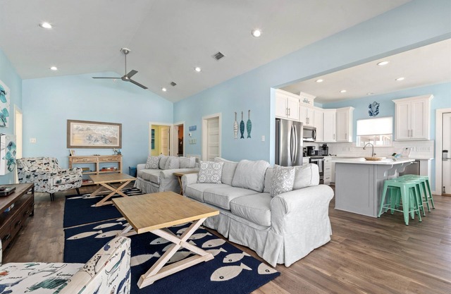 Sea Krewe~Beachfront~Sleeps 10~Updated