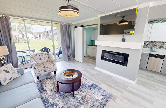 Sea Palm 2B - Pet Friendly 2 BR 1 Bath with recent upgrades