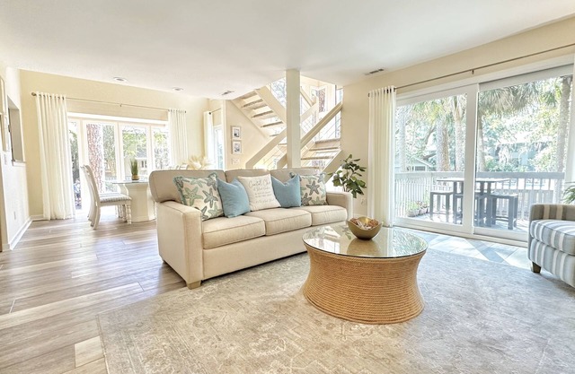 SEA PINES : Coastal Chic at Inland Harbour - luxury 2 br/2ba villa awaits!