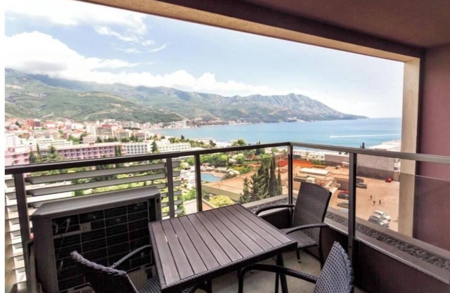 Sea View Apartments MonteBook Three-Bedroom Premium Apartment with Balcony