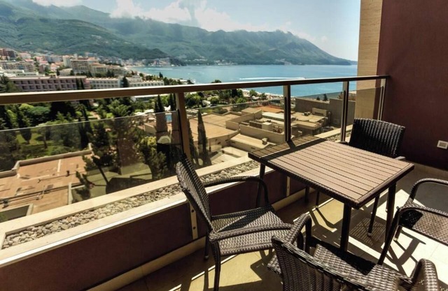 Sea View Apartments MonteBook Two-Bedroom Apartment with Terrace and Sea View