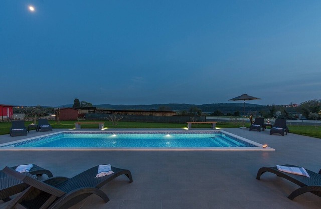 Sea View apartments with Shared Pool/Demetra