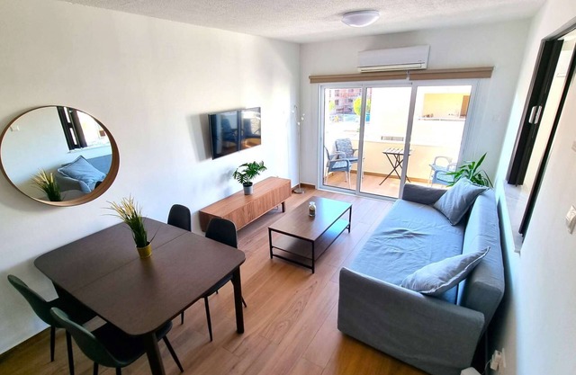 Sea View Apt - 2 min walk to the Beach + 200Mbit