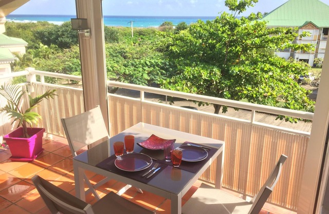 SEA VIEW, DIRECT BEACH ACCESS