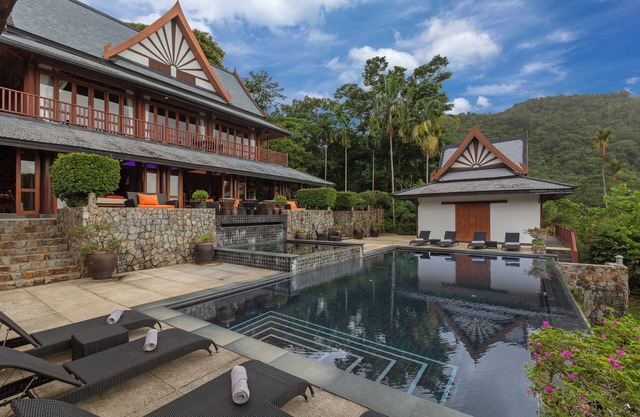 Sea View private pool villa, beach and shops 1 minute by car