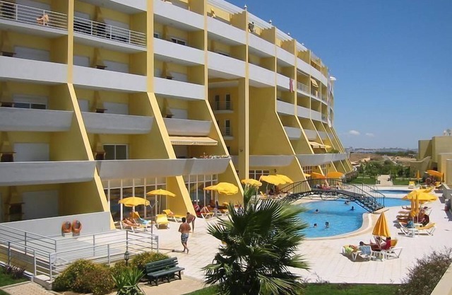 SEA VIEW, SWIMMING POOL, PARKING AND 250 MTRS. THE MARINA AND BEACH