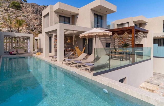 Sea views and a beach nearby.