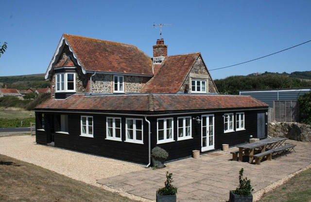 Sea views, short stroll to a beautiful sandy beach