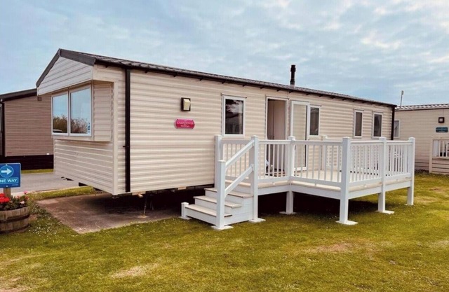 Sea Wagon Caravan 3 Bedroom Sleeps 8