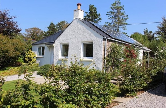 Seabank Cottage - a cottage that sleeps 6 guests in 3 bedrooms