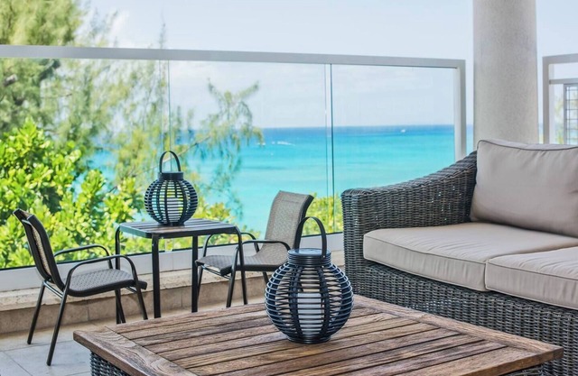 Seabreeze 8 - Luxury 4-Bedroom on Seven Mile Beach