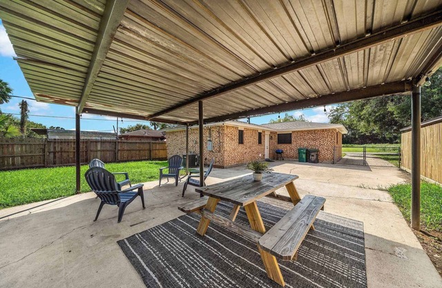 Seabrook, TX Vacation Home Near El Jardin Beach