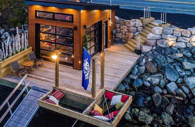Seacliff- Luxury Halifax Waterfront Paradise -Pool, Hot Tub, Wharf & Boathouse