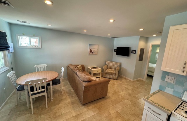 Seacrest Beach - Lavallette - Cottage A - One Block to Beach!