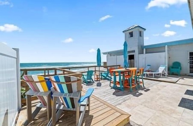 Seagrape Beachfront Cottage - Direct waterfront, Family and Pet Friendly