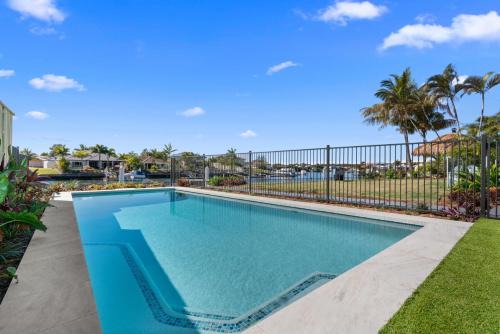 Seanna Blue: Relax & Indulge on the Canal