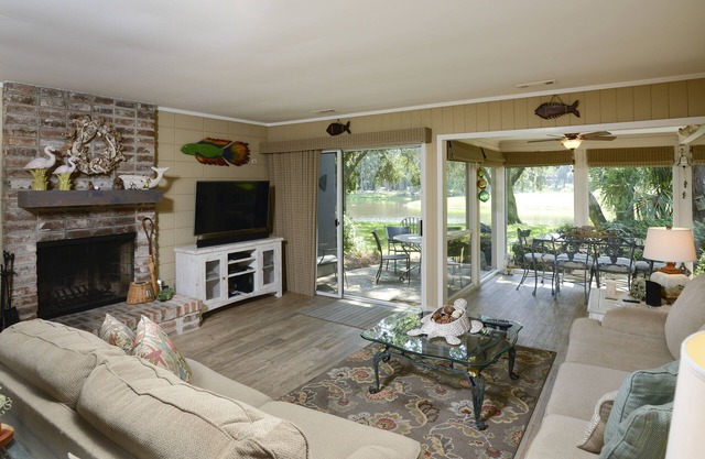 SeaPines, Beautifully updated, Walk to beach, Two free bikes, Pet friendly
