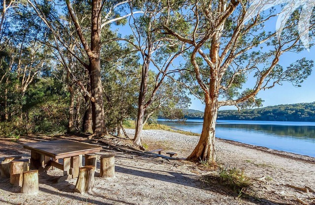 Seashells Lakeside Holiday Perfection