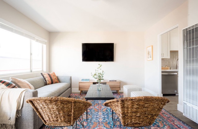 Seashore V by AvantStay | Sleek La Jolla Flat 5mins from the Beach!