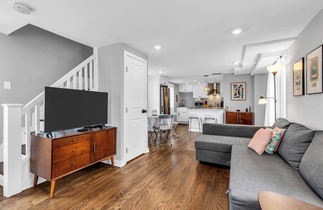 Seaside 2BR & 1.5BA, Walk to Beach & Badges