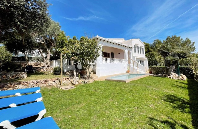 Seaside Bliss: Villa Sauba - Pool, BBQ, & Coastal Charm