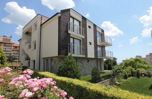 Seaside Garden Apartment with 2 BR for up to 5 pax