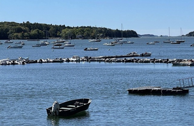 Seaside Home on Mere Point, walk to Paul's Marina, Kayak from Rocky Beach