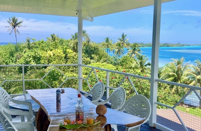 Seaside house, 300° sea view, private lagoon access. 2/6 p, (possibility 8p).
