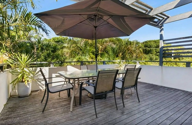 Seaside On Fourth - Coastal Comfort in the Heart of Sawtell - Location doesn't get much better!