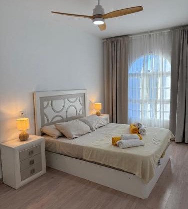 Seaside Paradise - 2 Bedroom apartment with Ocean Views & Air Conditioning in Playa San Juan