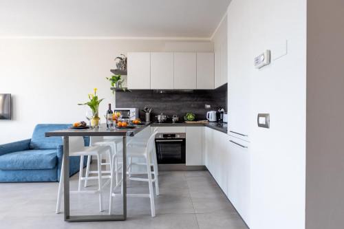 Seaside Studio with Swimming Pool and Parking