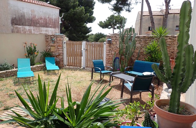 SEASIDE VILLA CARRO COTE BLEUE PLAGE NEAR SAUSSET LES PINS