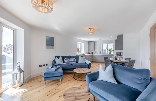 Seaspray - Bude - Two Bedroom Apartment, Sleeps 4