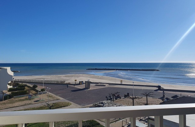 Seaview appartment with direct acces to the beach