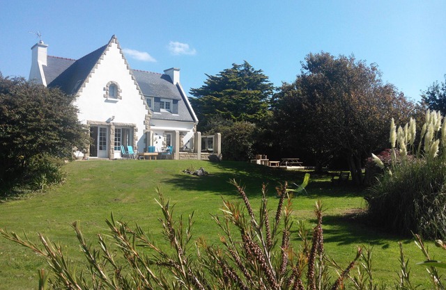 Seaview, beaches, dunes and port of Trévignon on foot, big closed raised garden